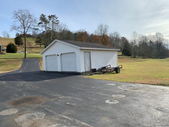 9713 Grandview Lake Rd, Ashland, KY 41102
